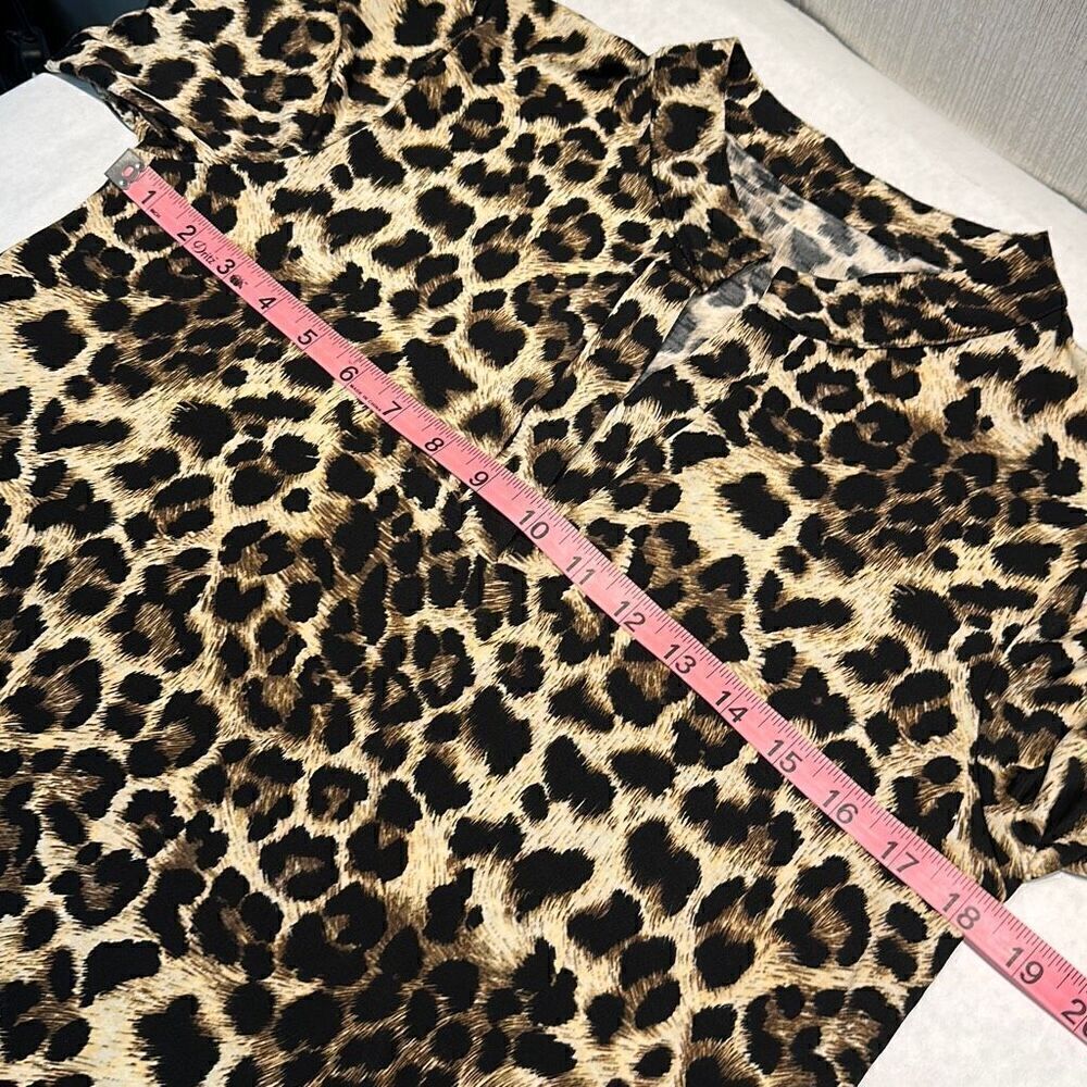 Leopard Print Dress Size Medium Lightweight Cheetah Animal Print V-Neck - Picture 8 of 10